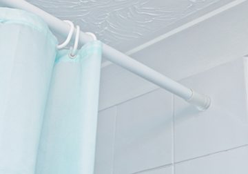 シャワーカーテンの汚れとカビを落とすケア方法のイメージ画像